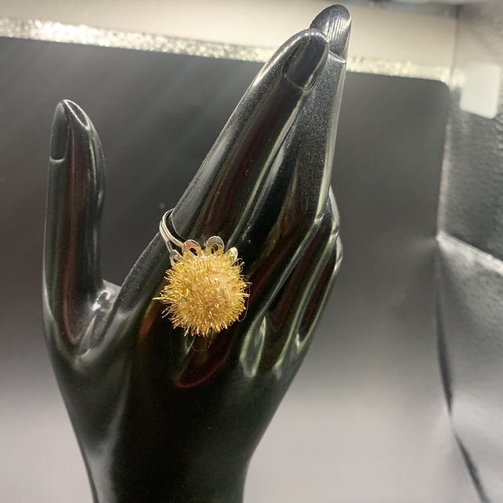 Fun Gold Tinsel Ring - Picture 2 of 5